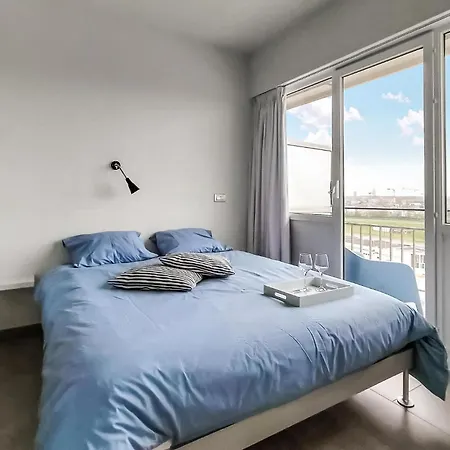 Lejlighed 1 Værelses Dejlig I *
